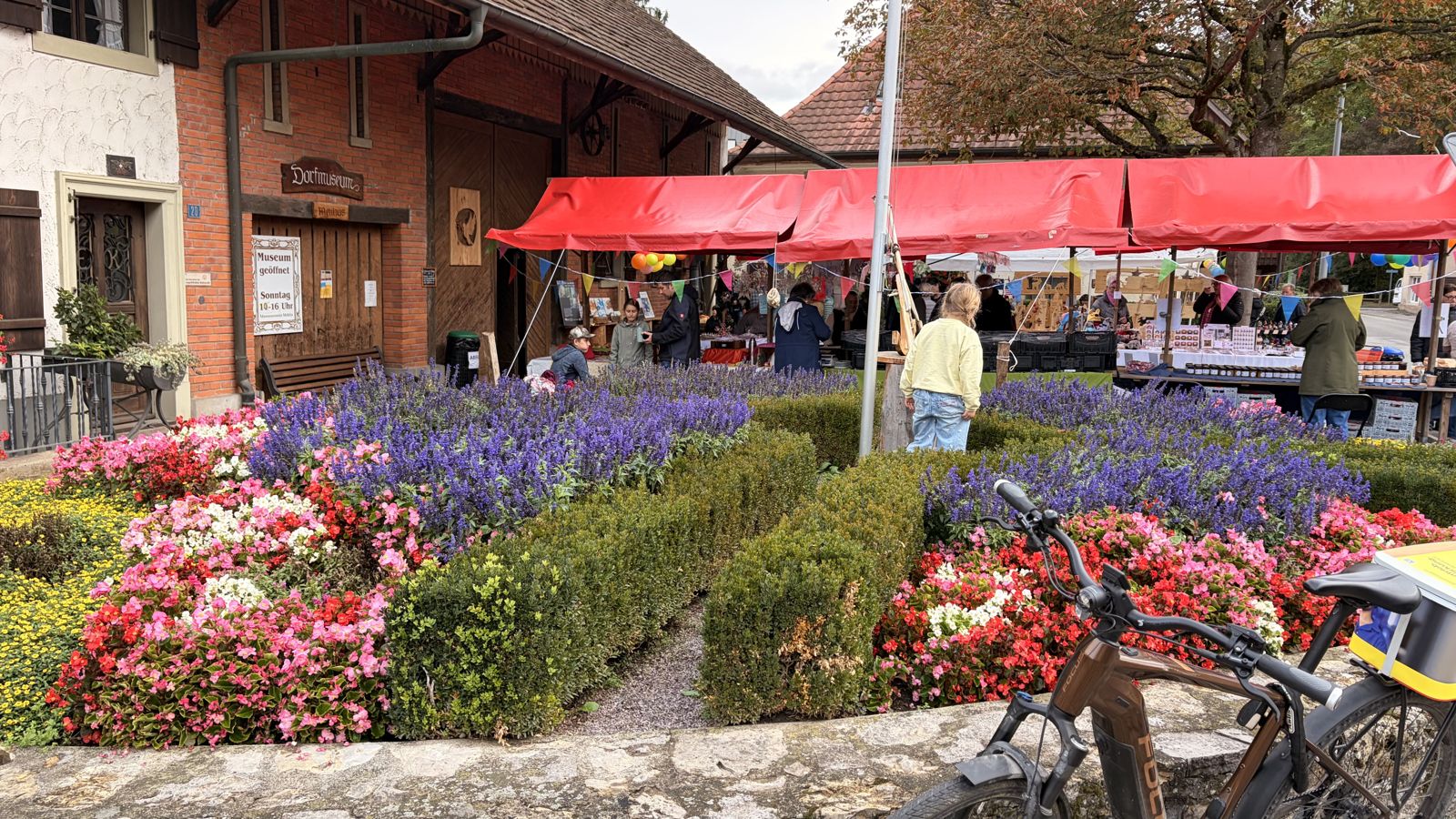 Herbschtmärt 2026 rund ums Melihus: Das Melihus mitten im Herbschtmärt